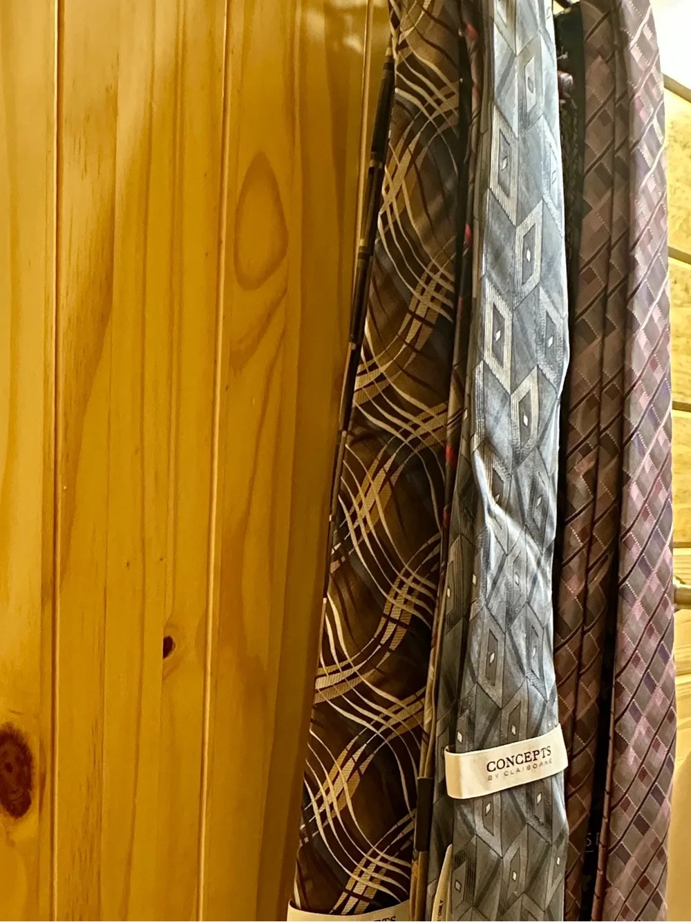 25 DRESS NECK TIES! 17 NWT + 8 NWOT.